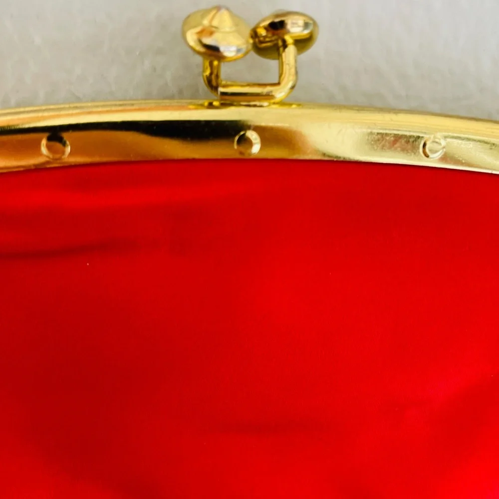 1971 Vintage Satin Clutch - Picture 4 of 4